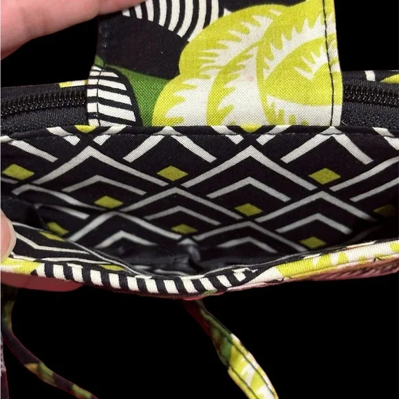 NWOT Vera Bradley Wallet with beautiful Pattern - Picture 4 of 10